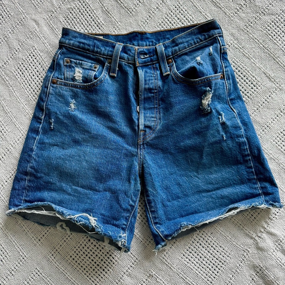 Levi’s 501 90s Shorts in Blue
Color - Blue 
Original Price - $85